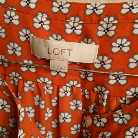 LOFT Sleeveless Patterned Blouse - Picture 6 of 8